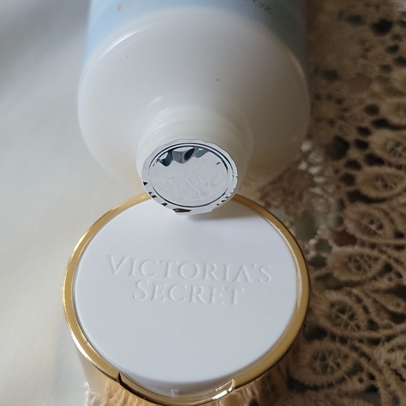 NWT VICTORIA'S SECRET SET FRAGANCE MIST+LOTION - Picture 7 of 10